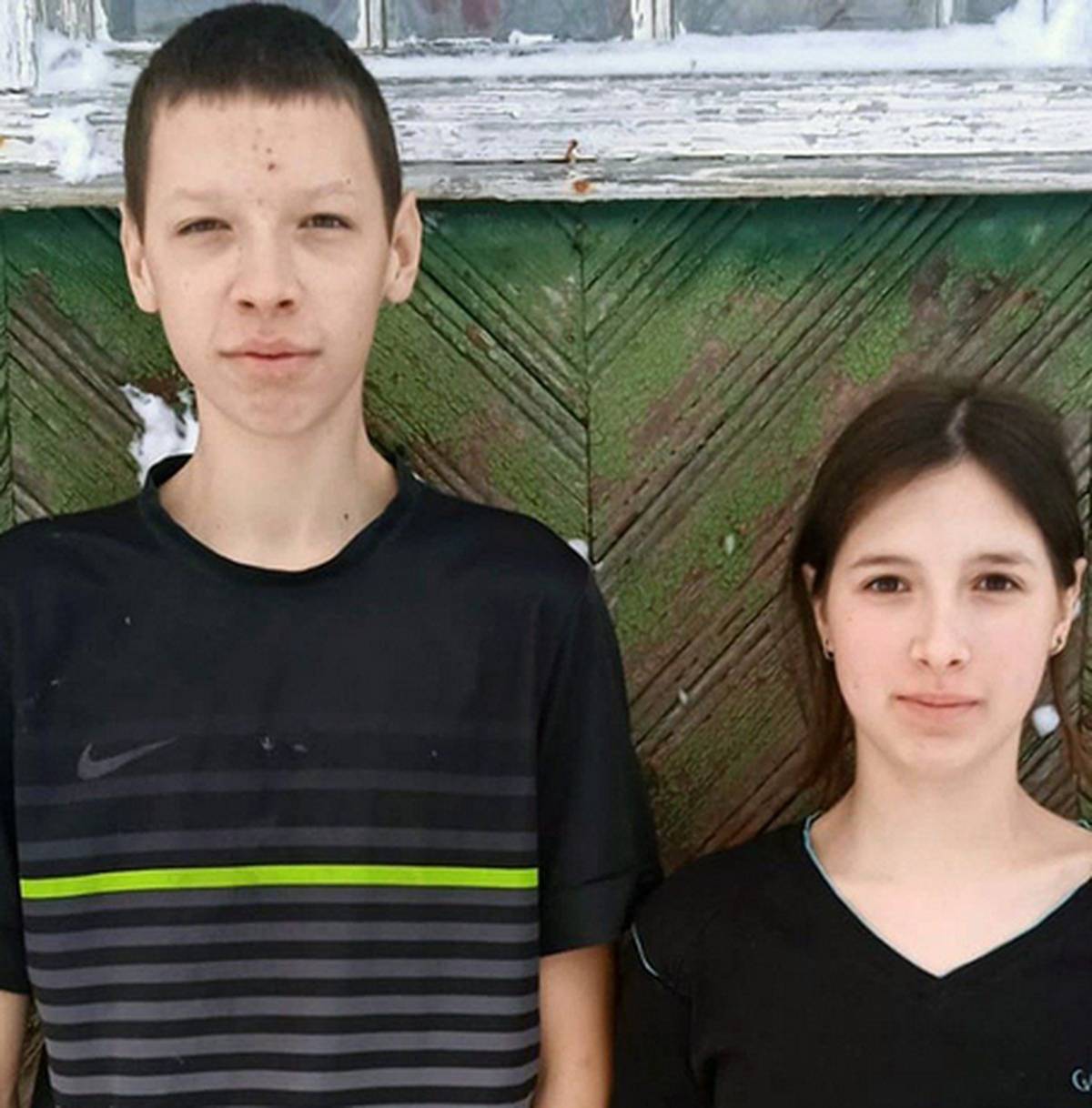 17-летний Максим и его 15-летняя сестра Мария помогли пенсионерке покинуть горящий дом через окно.