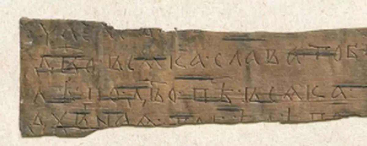 Грамота №128, найденная на Неревском раскопе в Великом Новгороде, стала первой, которая содержит полноценный церковный текст – ирмос.