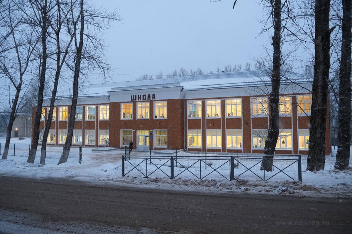 Губернатор Андрей Никитин посмотрел, как проведена реконструкция школы.