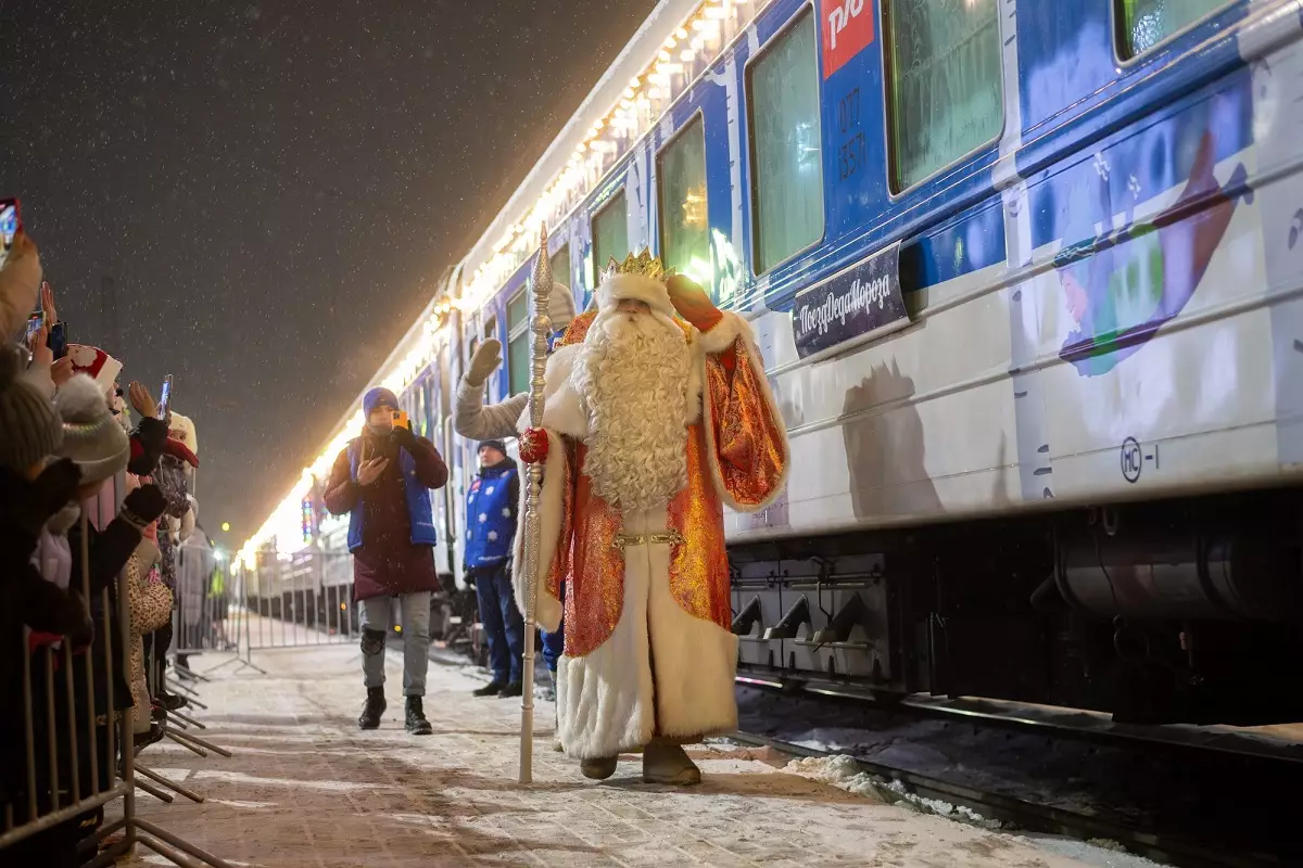 За время путешествия поезд Деда Мороза посетит более 80 российских городов.