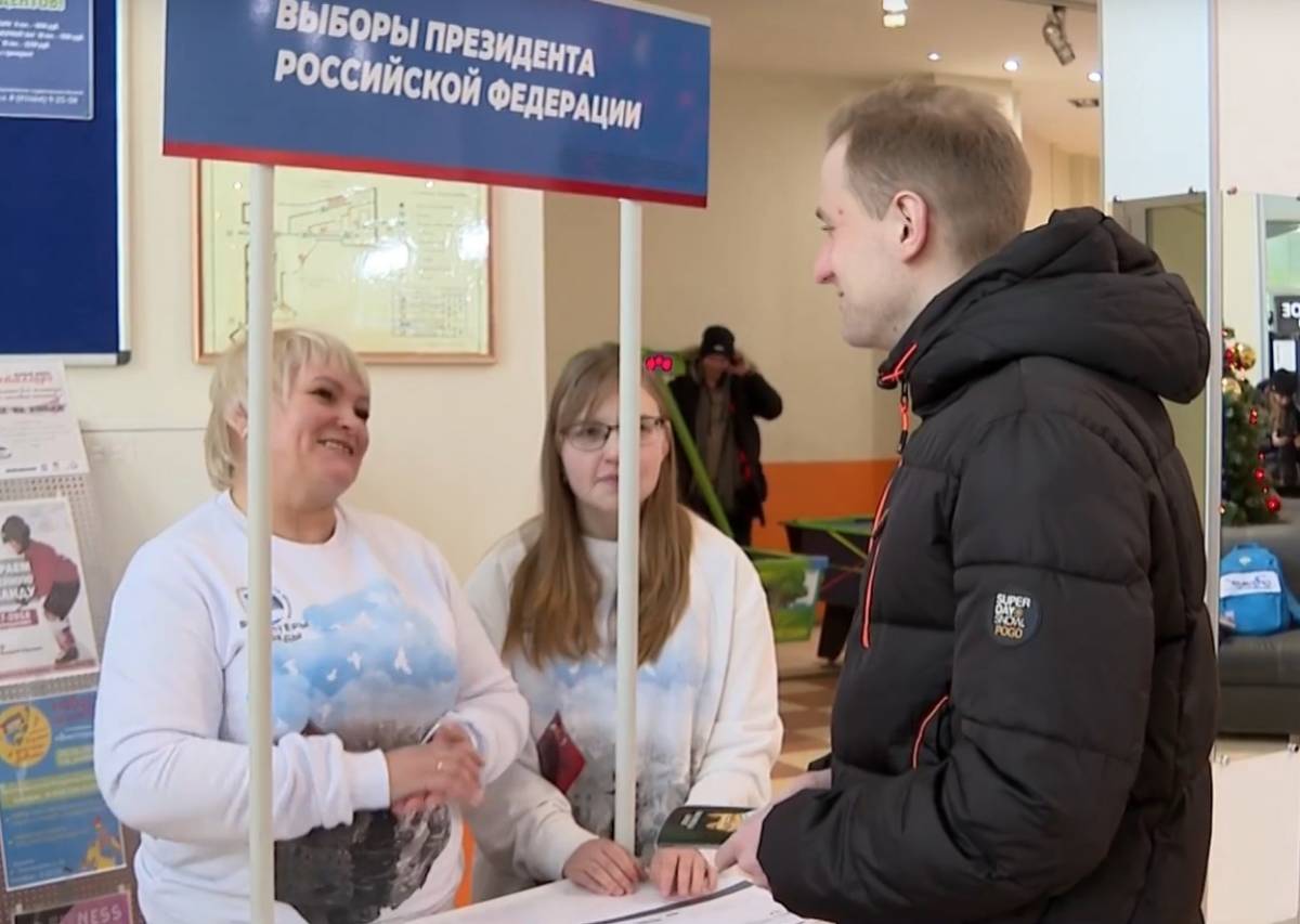 В Новгородской области продолжается сбор подписей в поддержку Владимира Путина