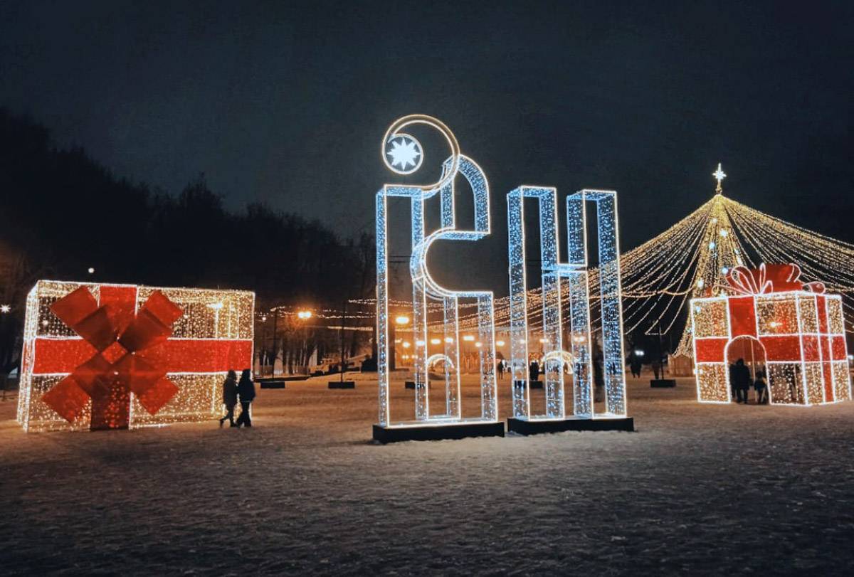 Празднование Рождества Христова с участием творческих коллективов Великого Новгорода состоялось на площади Победы-Софийской.