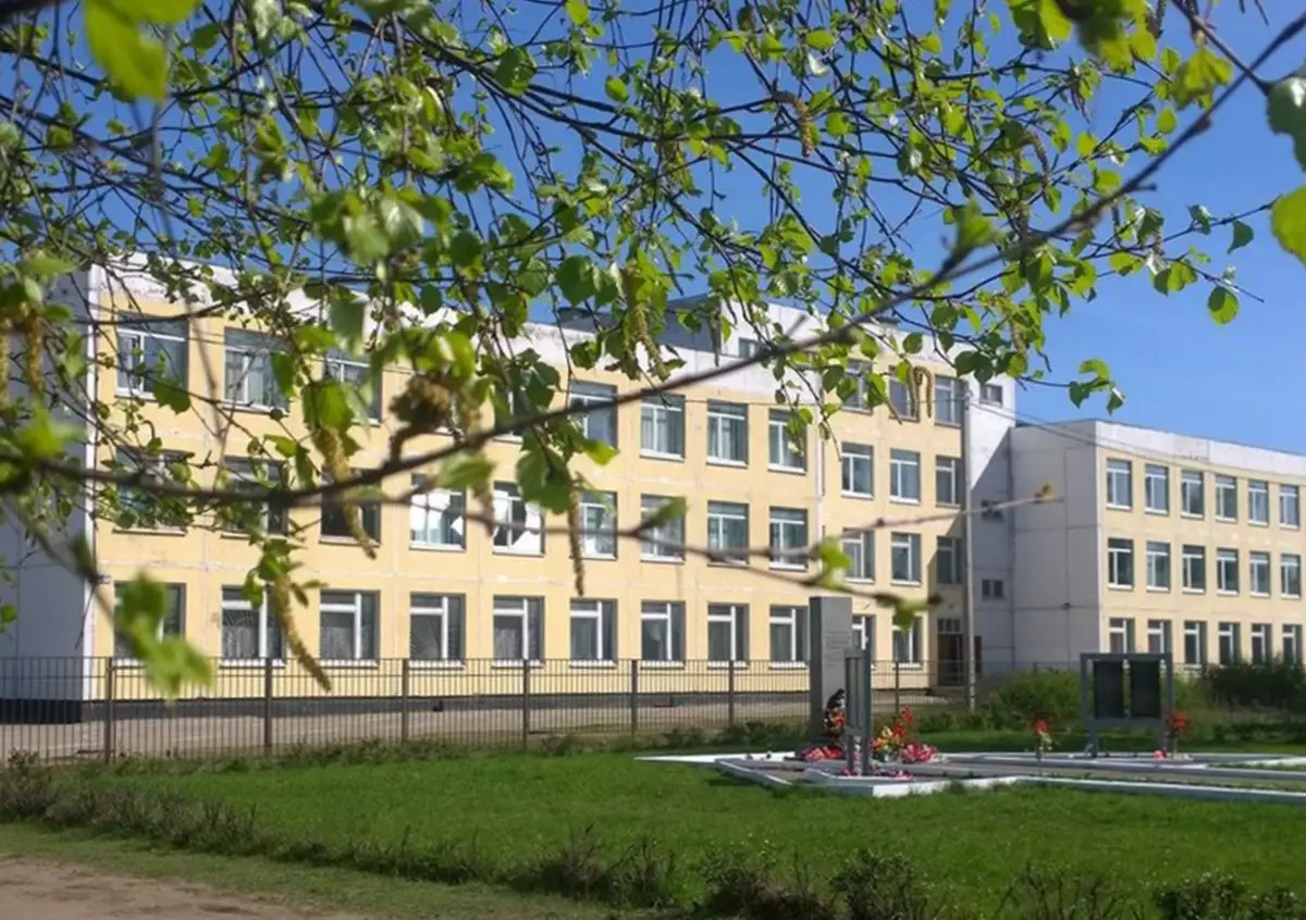 Новое здание средней школы №2 ввели в строй в 1997 году.