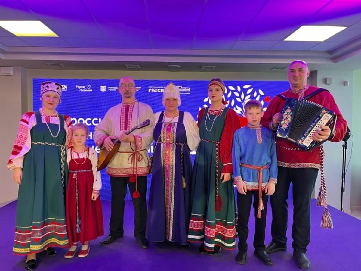 Многодетная семья из Чудова стала победителем всероссийского семейного форума «Родные – любимые»