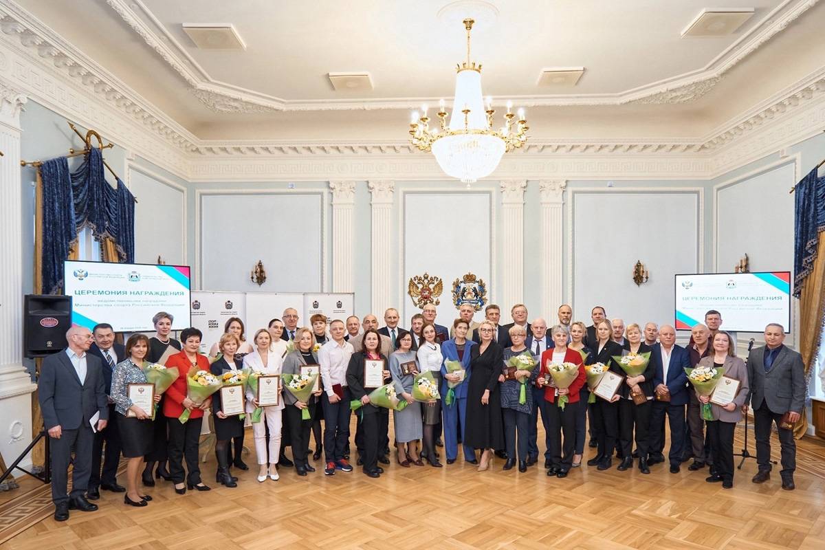 Более 40 работников и ветеранов спортивной сферы Новгородской области были награждены за отличную работу и плодотворный труд.