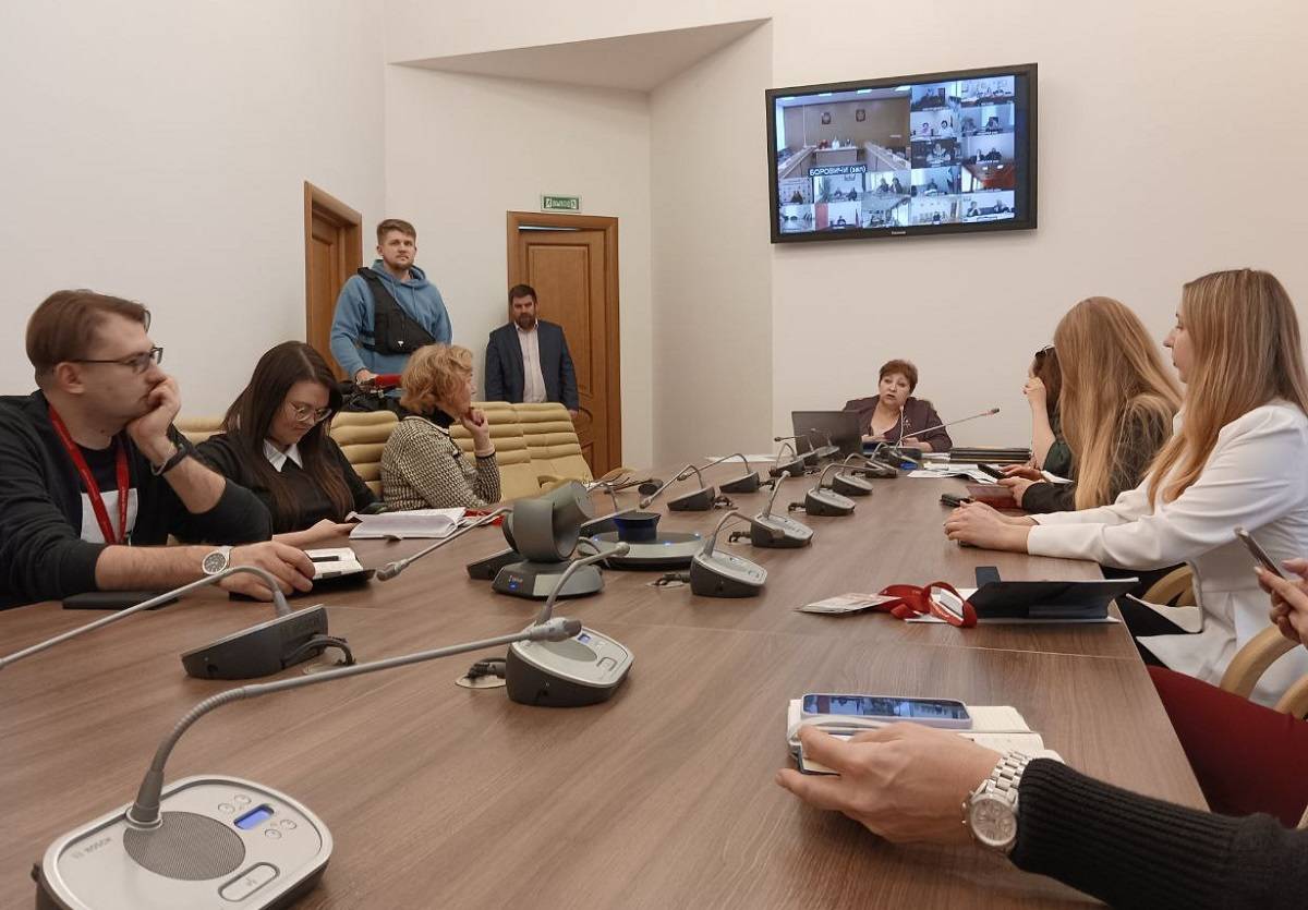 По словам Татьяны Лебедевой, в составе избирательных комиссий представлены 15 политических партий.
