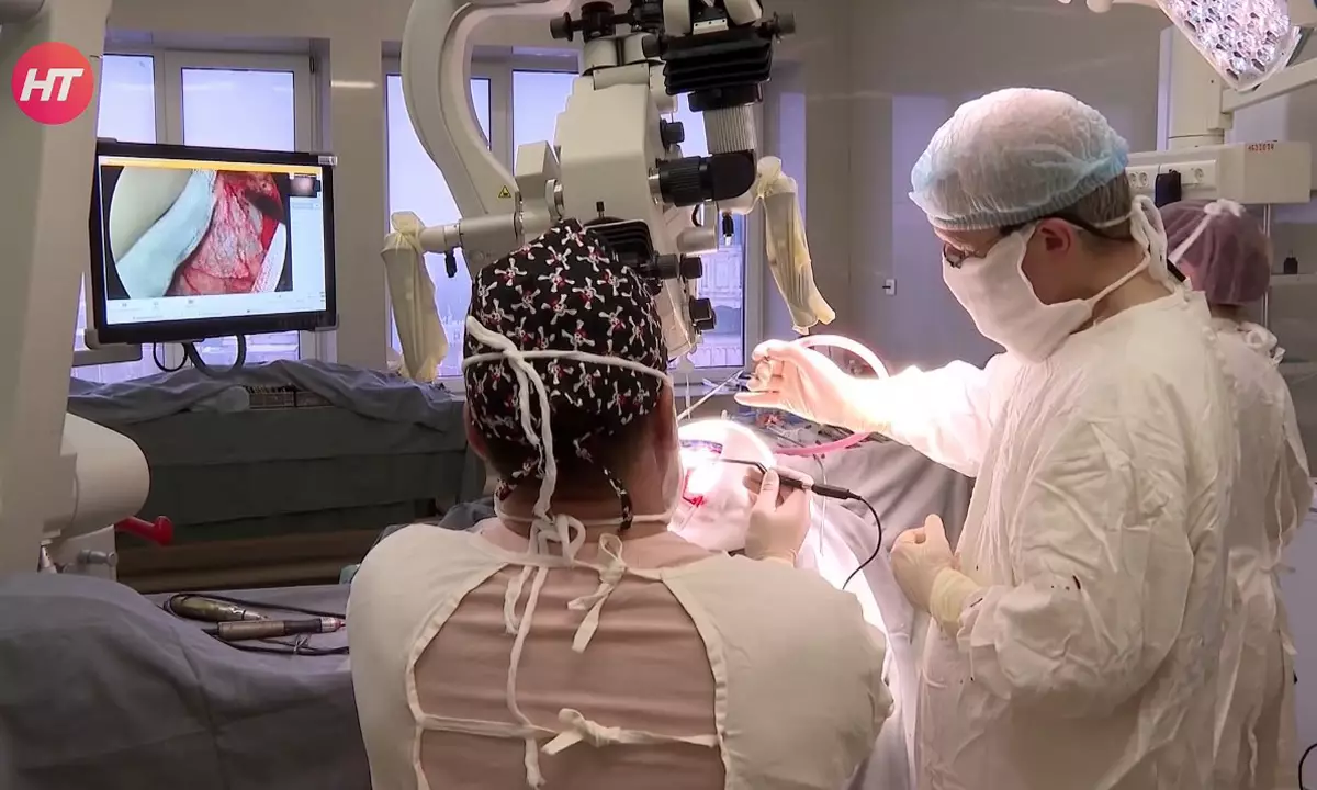 Любые хирургические манипуляции с нервной тканью, особенно в центральных отделах нервной системы, должны выполняться с прецизионной точностью.