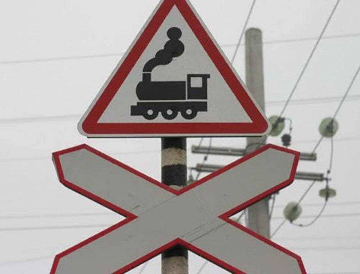 В ночь с 8 на 9 февраля на железнодорожном переезде на Сырковском шоссе в Великом Новгороде будет действовать режим ограничения движения.
