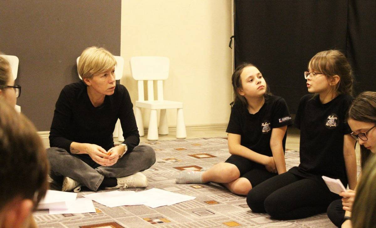 В проекте «Живая поэзия» юные новгородцы изучают русскую поэзию и развивают актёрские способности