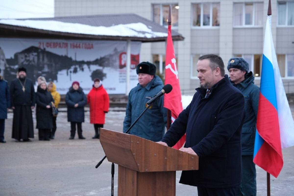 Андрей Никитин поблагодарил тех, кто помогал восстанавливать район после войны.