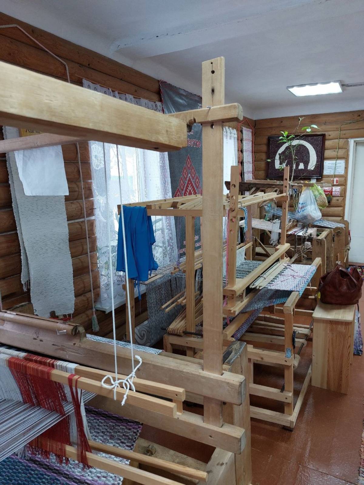 Одна из визитных карточек села Марёво – ткацкая мастерская в Доме народного творчества.