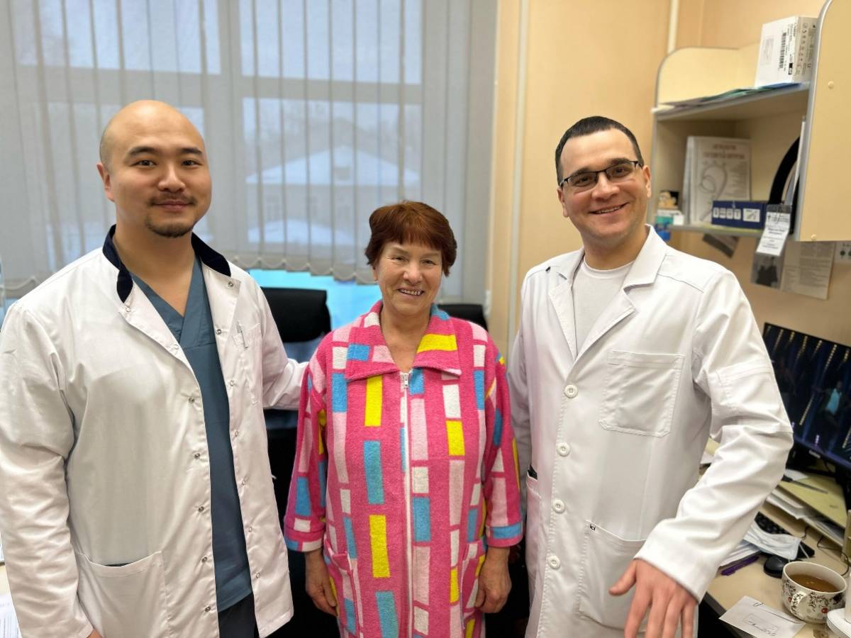 Пациентка Людмила Алексеевна из Окуловского района чувствует себя хорошо и идёт на поправку.