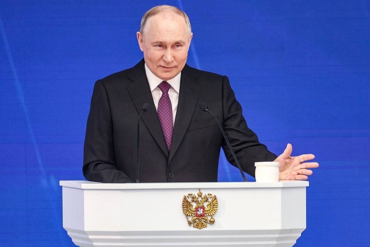 Владимир Путин отметил, что ВСМ Москва — Санкт-Петербург пройдёт через древнюю столицу русских земель — Великий Новгород.