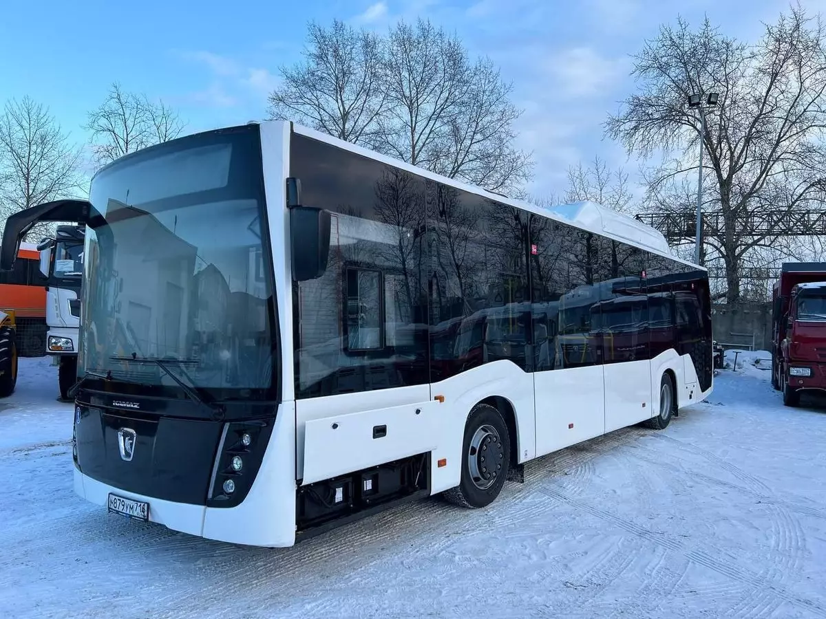 В течение двух месяцев автобус «НефАЗ» будет курсировать по маршруту Великий Новгород – Холм.