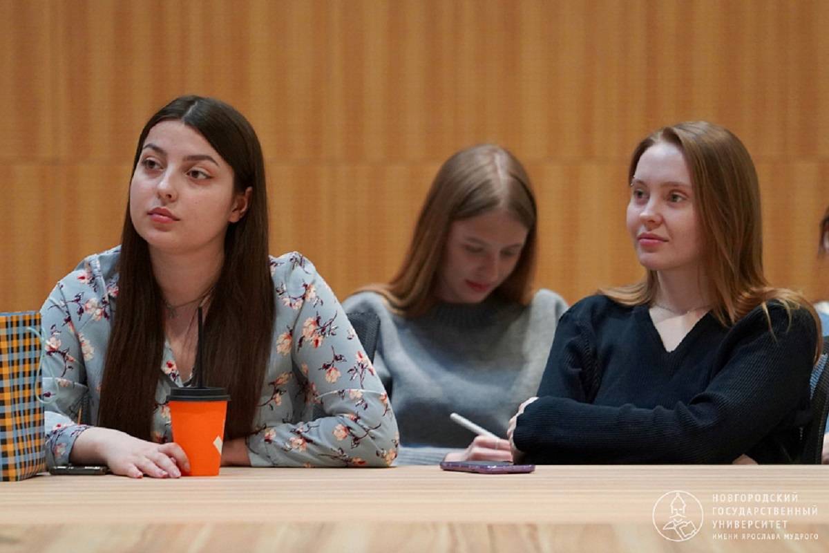 Директор Центра карьеры Татьяна Дорошенко анонсировала появление «Банка резюме» студентов НовГУ.