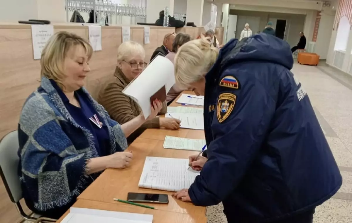 На выборах проголосовали сотрудники всех 39 пожарных частей противопожарной службы Новгородской области.
