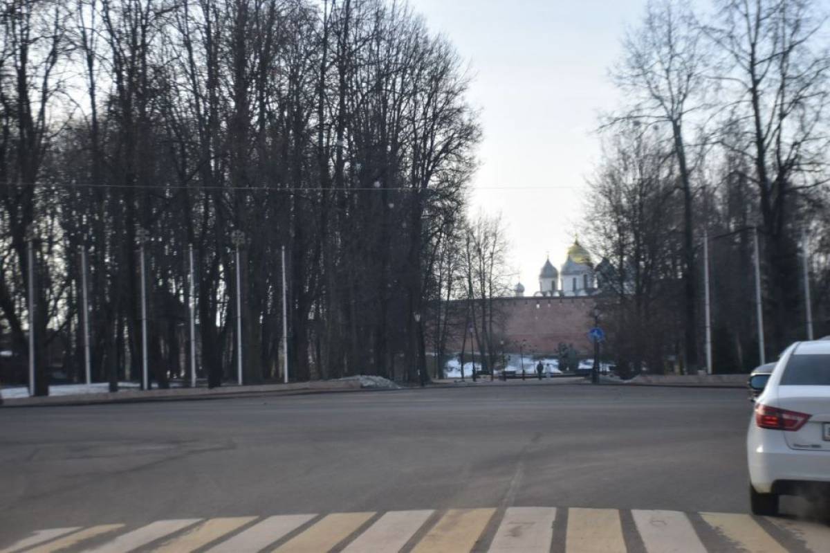 С улиц Великого Новгорода исчезают новогодние украшения.