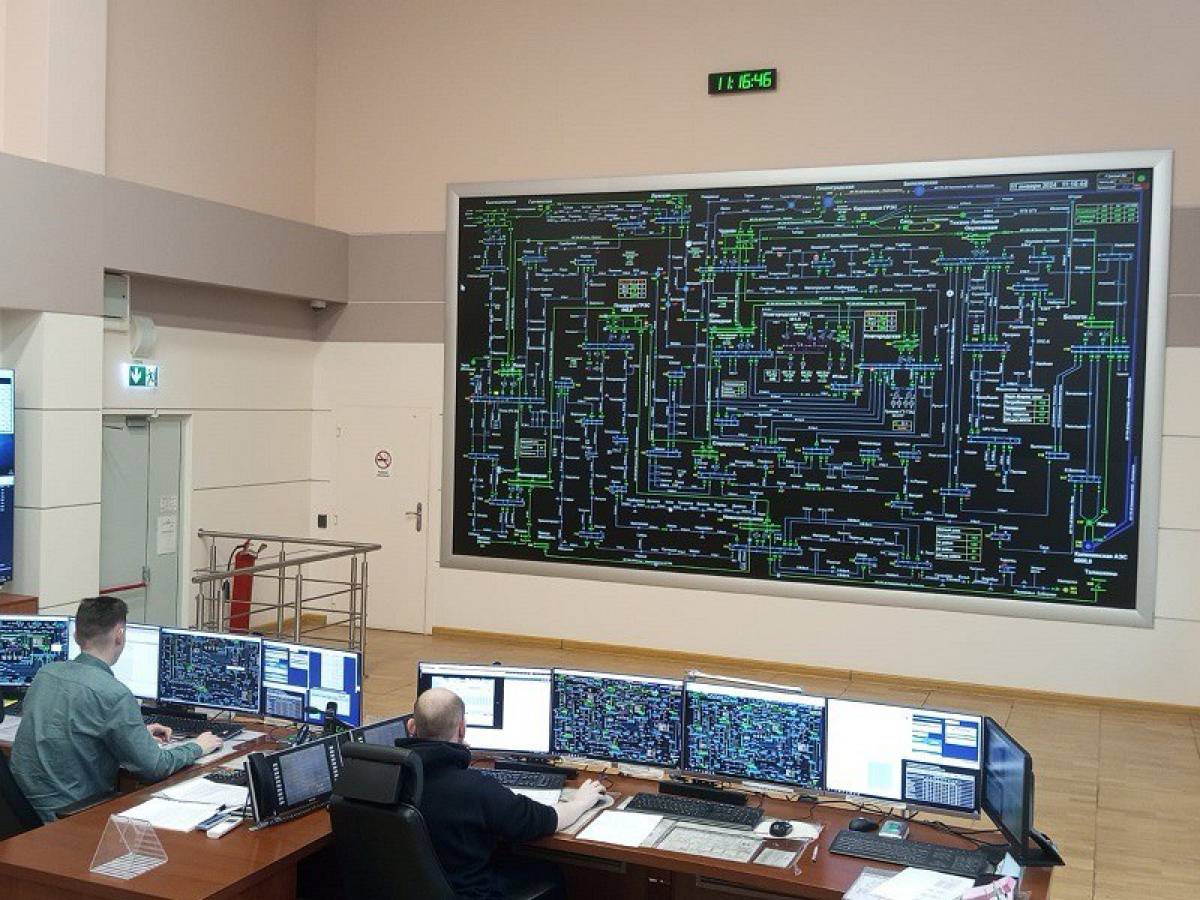 Новгородские диспетчеры «Системного оператора» 20 лет обеспечивают работу и развитие двух региональных энергосистем