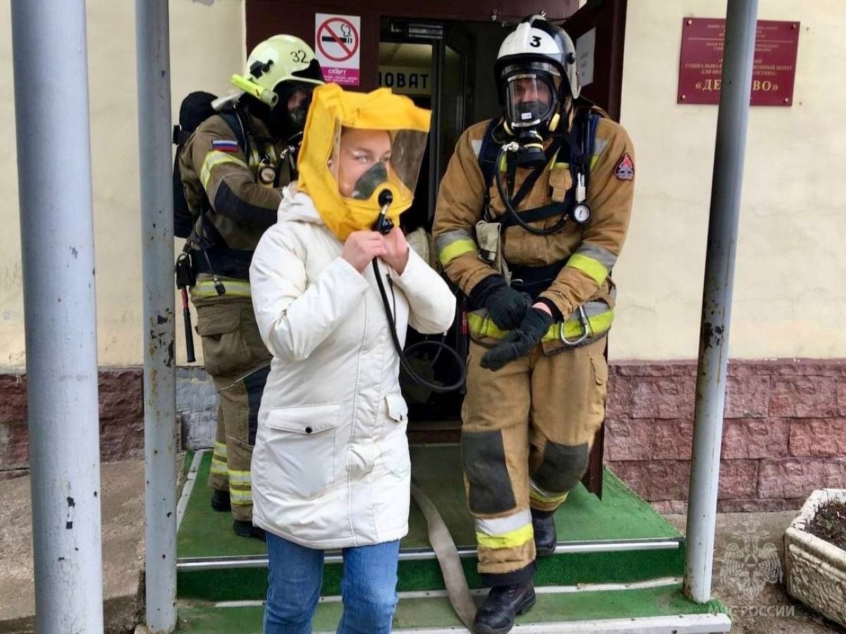 В Новгородском реабилитационном центре для несовершеннолетних «Детство» тушили условный пожар