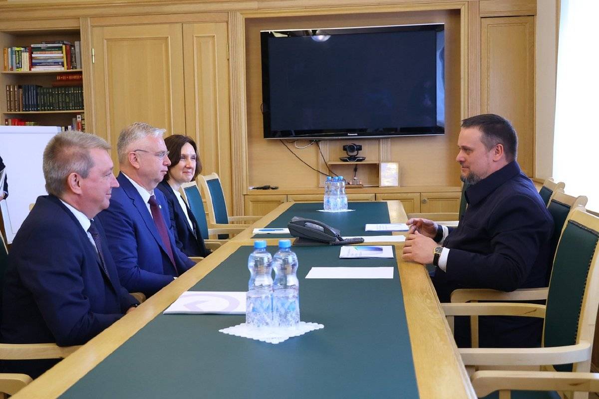 Губернатор Новгородской области Андрей Никитин встретился с председателем Северо-Западного банка Сбербанка Дмитрием Суховерховым.