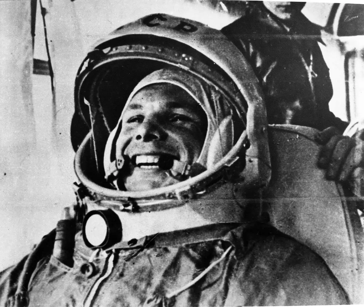 12 апреля 1961 года космонавт Юрий Гагарин выполнил первый полёт человека в космос.