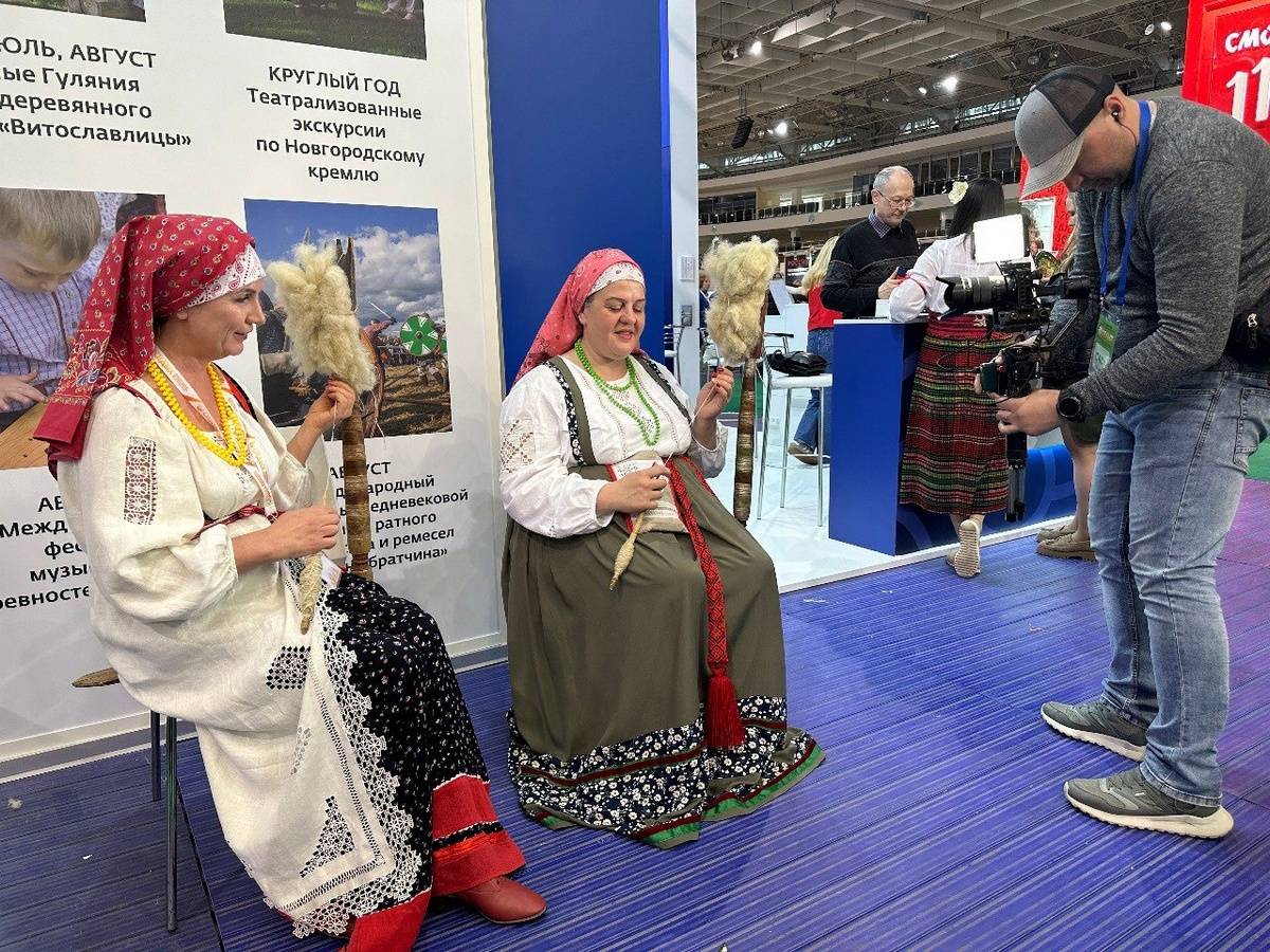 Новгородцы представили на выставке традиционные ремёсла.