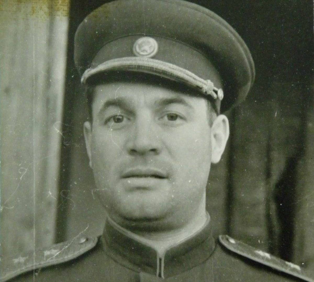 В годы Великой Отечественной войны Иван Черняховский командовал 28-й танковой дивизией, которая участвовала в том числе боях на территории Новгородской области.