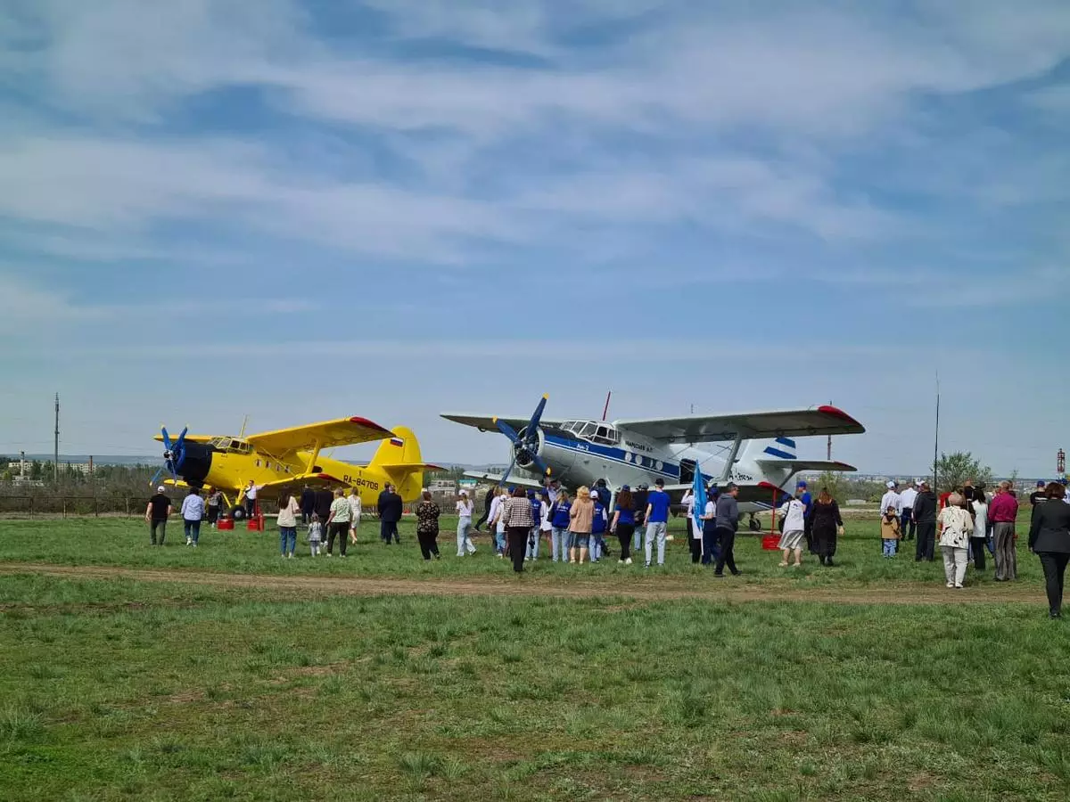 Имена прославленных авиаторов самолётам присвоили в честь 100-летия первого применения отечественной авиации в сельском хозяйстве.