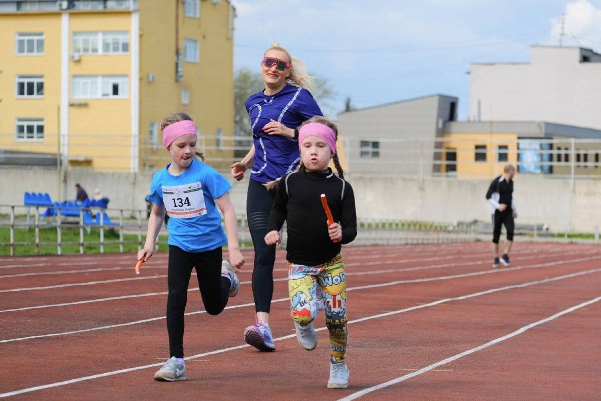 В фестивале «Бегущее будущее» в Великом Новгороде приняли участие около 500 детей и их родителей