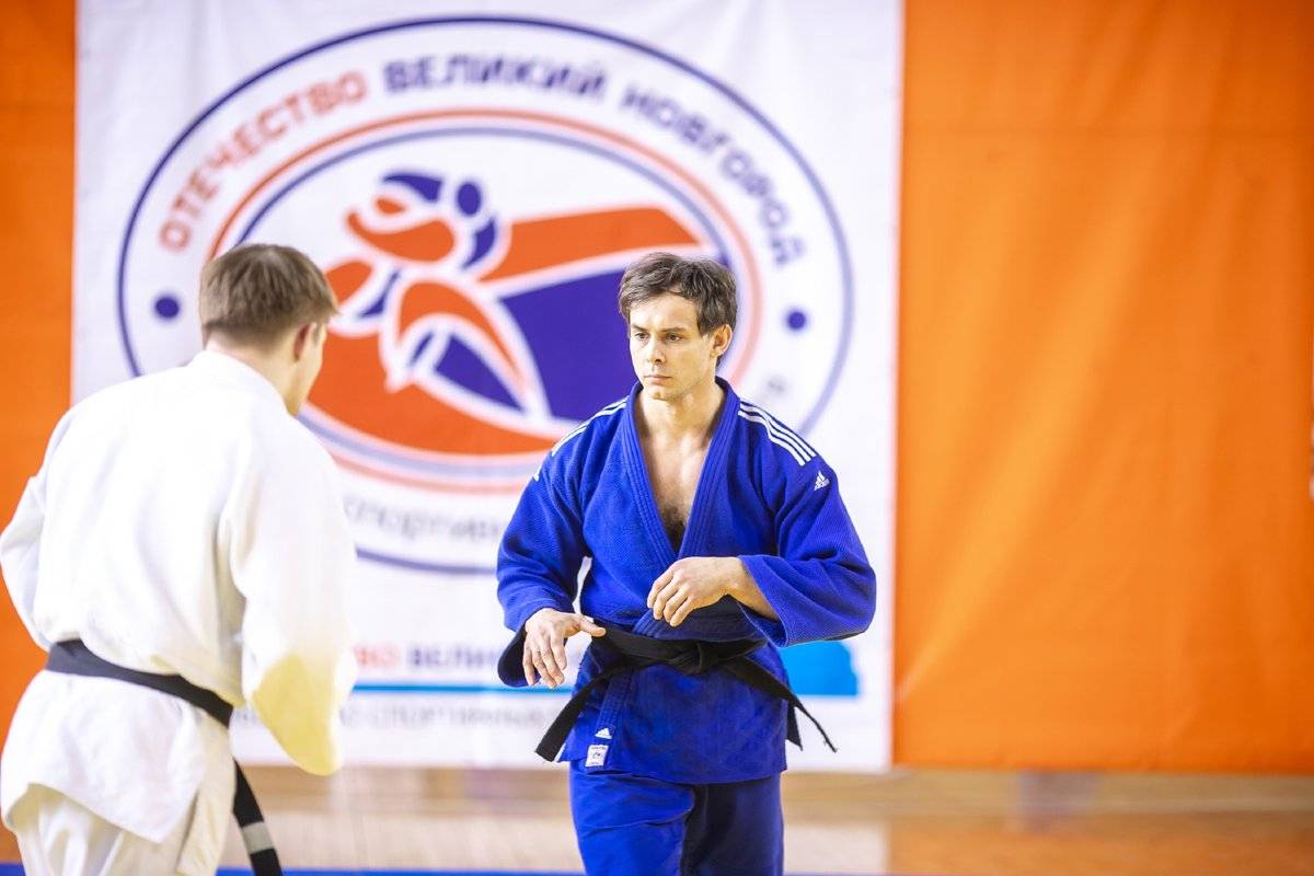 Игорь Яросвет (в синем кимоно), одержав три победы, занял в турнире второе место.