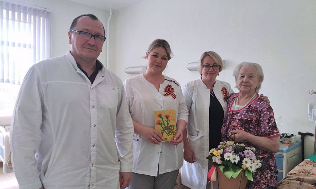 93-летняя Анастасия Васильевна Акмолова получила поздравление с Днём Победы.