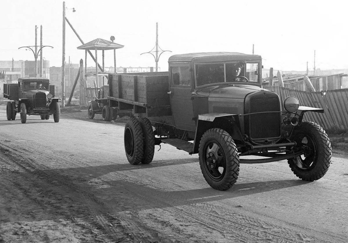 ГАЗ-АА («полуторка») — советский среднетоннажный грузовой автомобиль Нижегородского (в 1932 году), позже Горьковского автозавода.