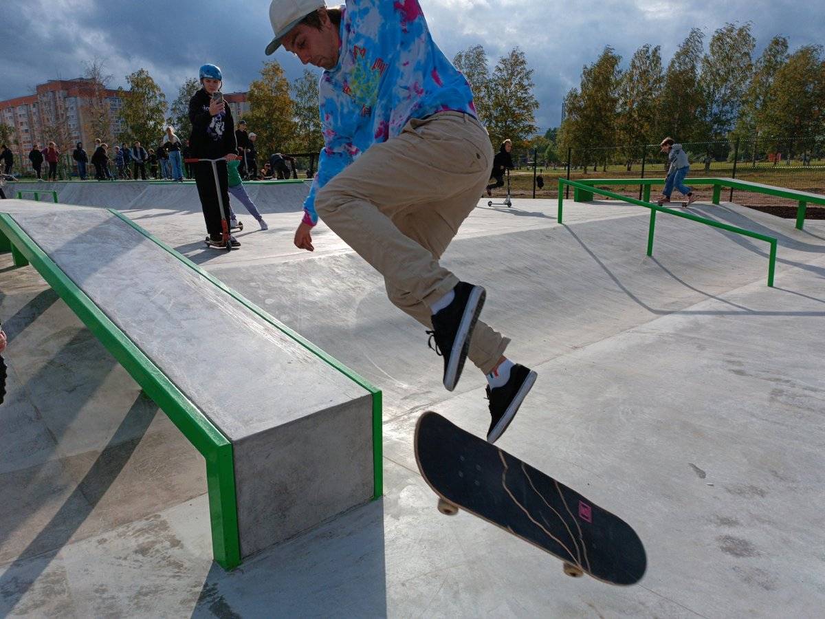 Так выглядит скейт-парк в Великом Новгороде в парке Юности.