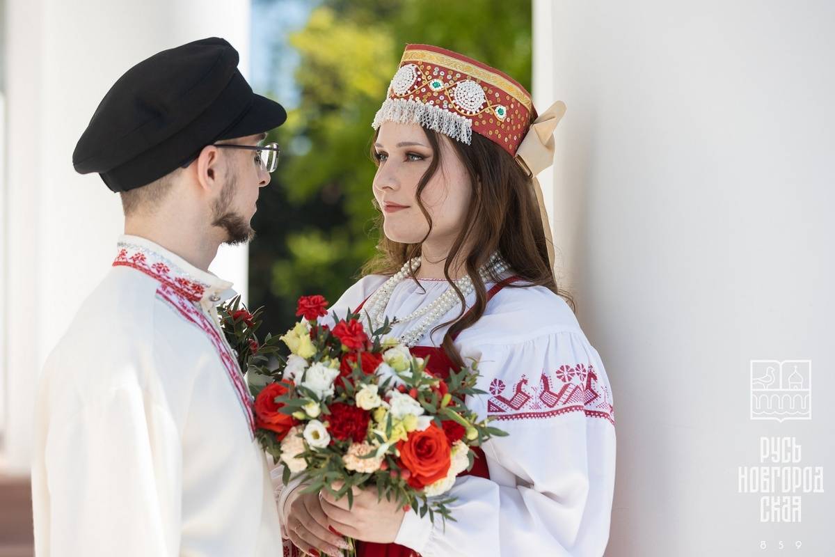 Добрынины на свадьбе были в традиционных праздничных костюмах Новгородской губернии.