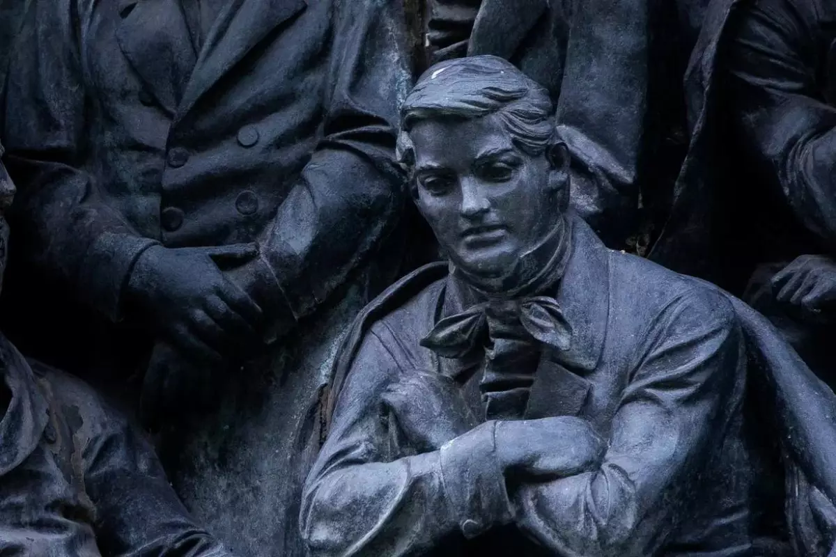 Александра Грибоедова можно найти среди героев памятника «Тысячелетие России»