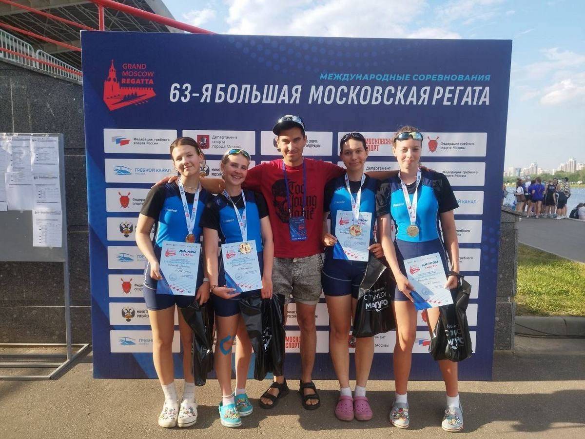 Новгородские спортсменки завоевали золото на спринтерской дистанции.