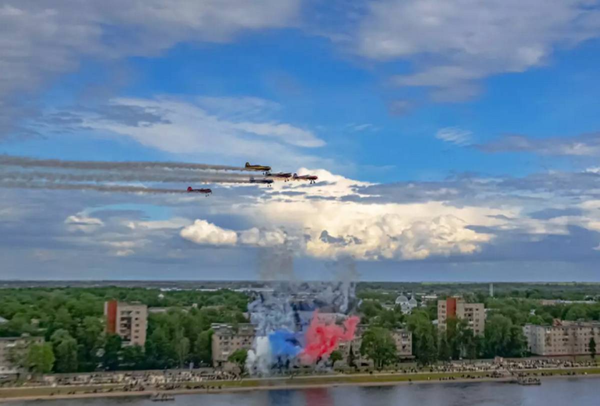 Пилотажная группа «Звезда» выступит в небе над Великим Новгородом с новой программой, которую пилоты готовят с начала сезона 2024 года.