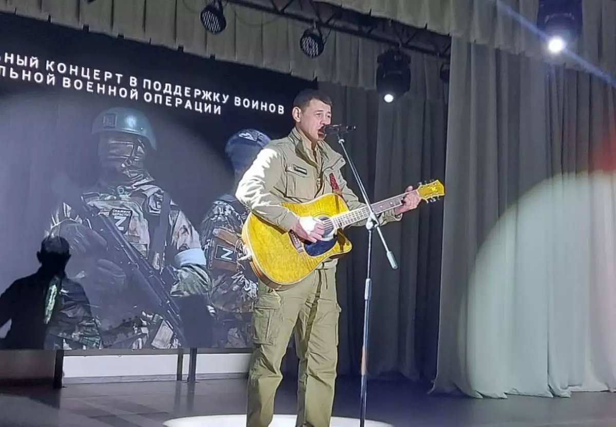 Сергей Пестов и Дмитрий Юрков поют песни о дружбе, воинском братстве, Родине и любви.