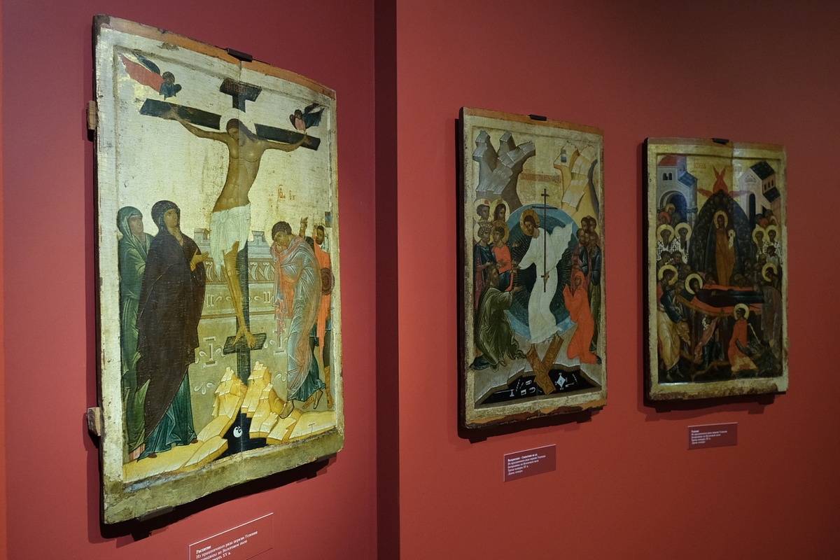 Вернувшаяся икона «Распятие» стала ключевым экспонатом выставки «Распятие и Воскресение. Волотово Поле»,