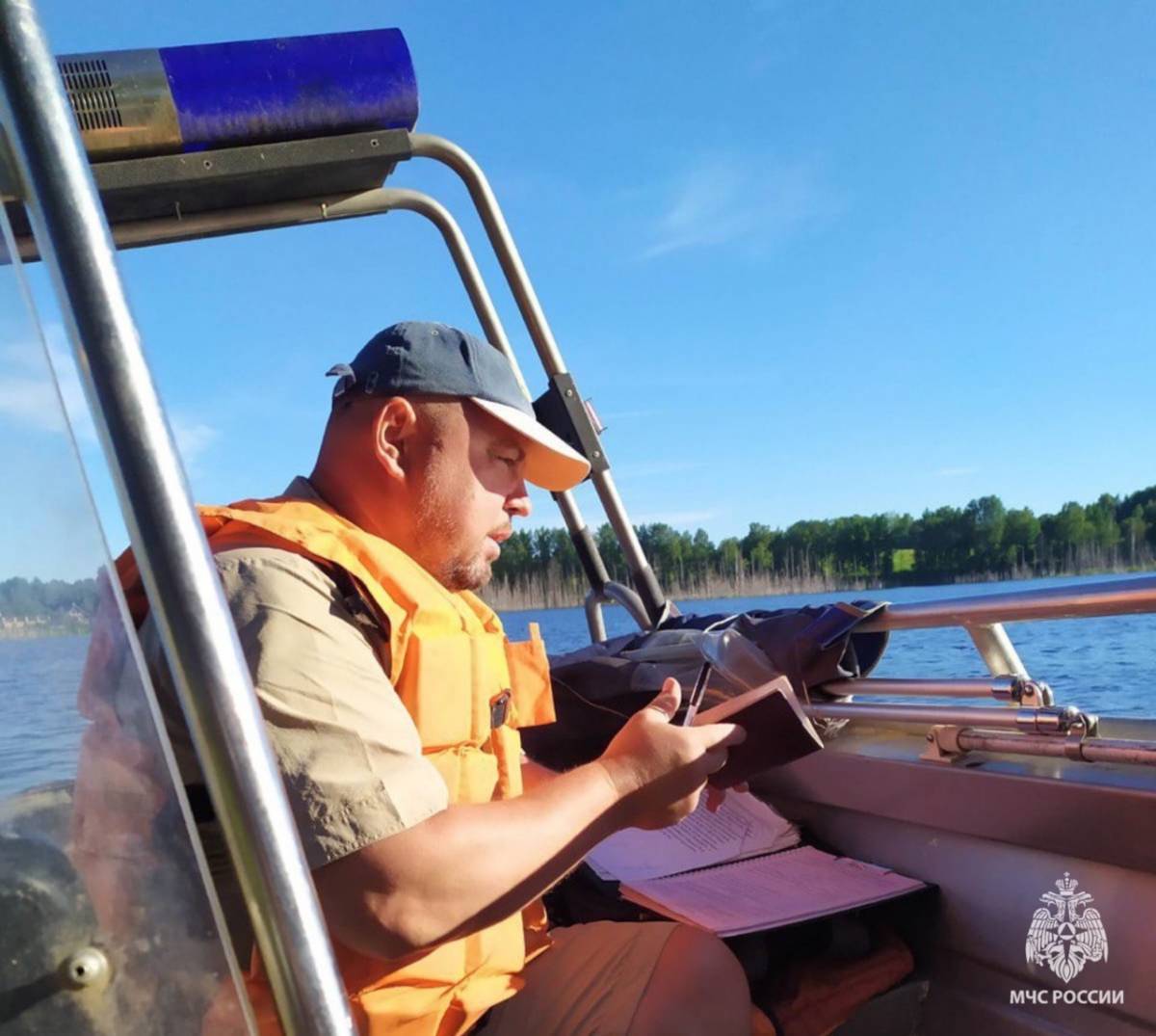 Ежегодно сотрудники совершают более 1200 патрулирований и рейдов на водных объектах Новгородской области