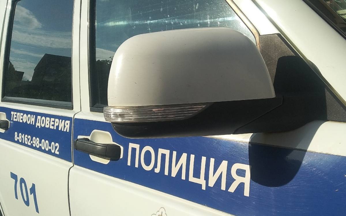 Во время кражи из гаражей новгородцы заметили патрульный экипаж Госавтоинспекции.