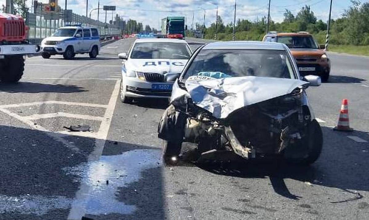 В аварии пострадала 31-летняя женщина-водитель «Митсубиси Лансер».