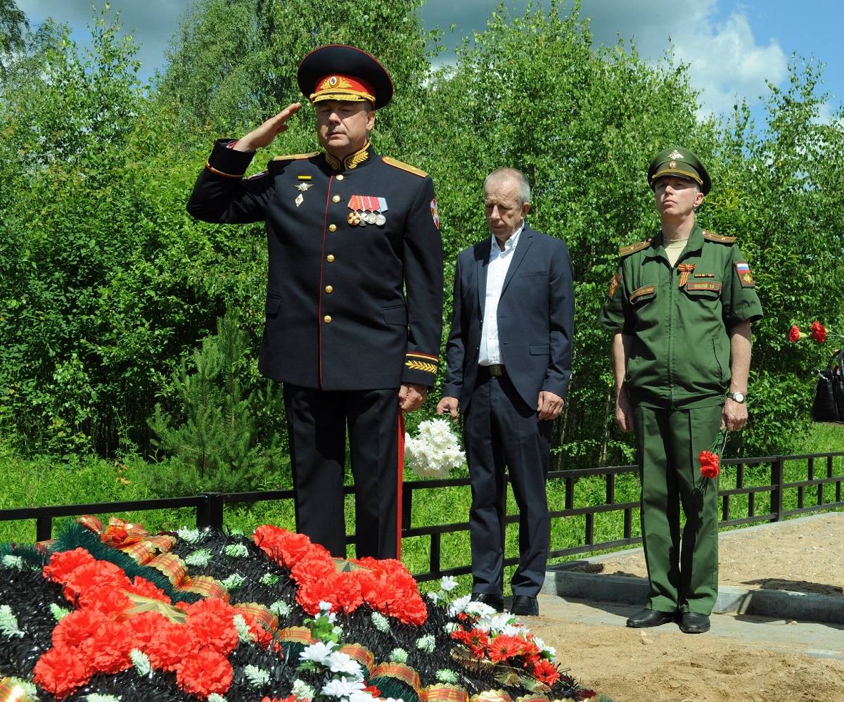 В Демянском округе прошла церемония захоронения останков 28 бойцов Красной Армии