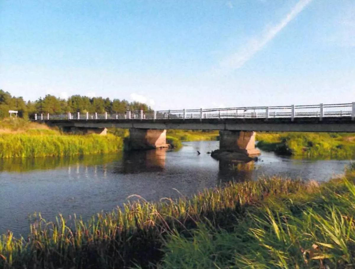Мост через реку Левочка построен в 1969 году, через реку Кабожа – в 1970 году.