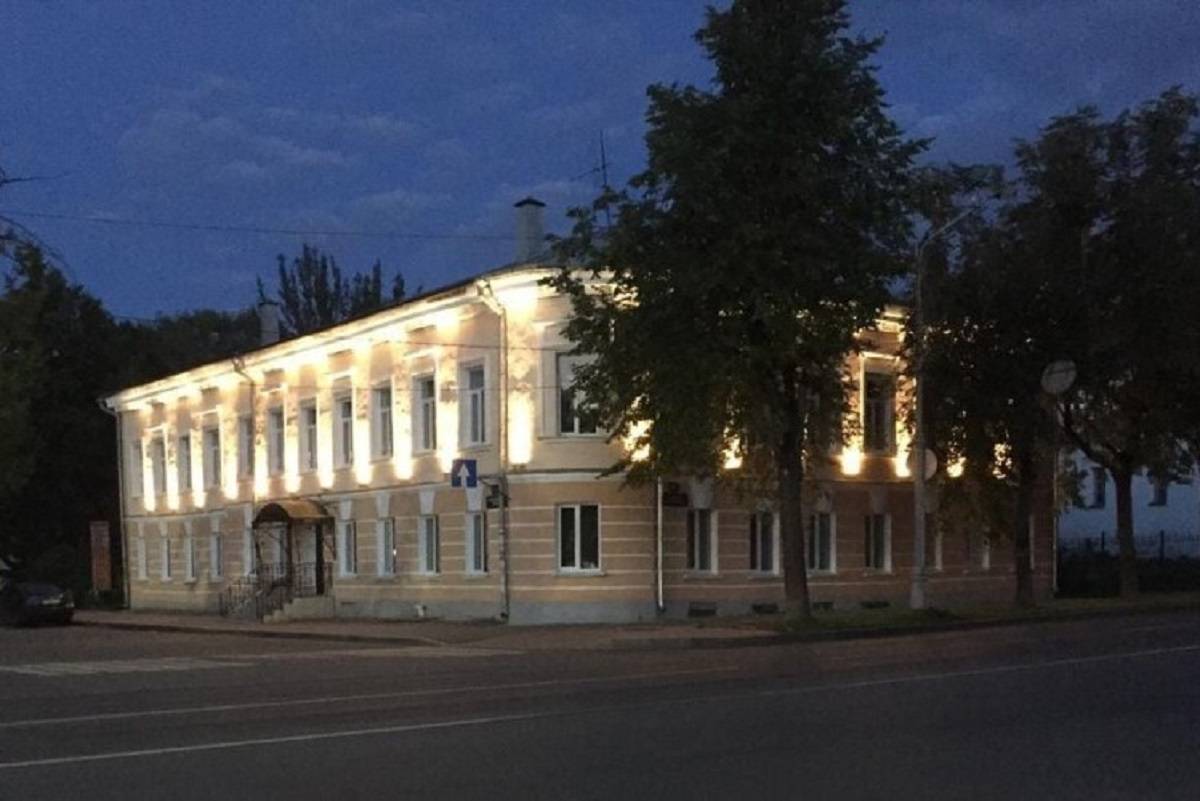 На доме Кобызского в Великом Новгороде установили архитектурную подсветку