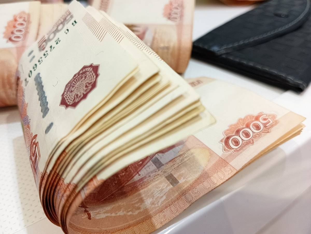 Новгородец осуществил более 60 переводов аферисту на сумму свыше 7,5 миллиона рублей.