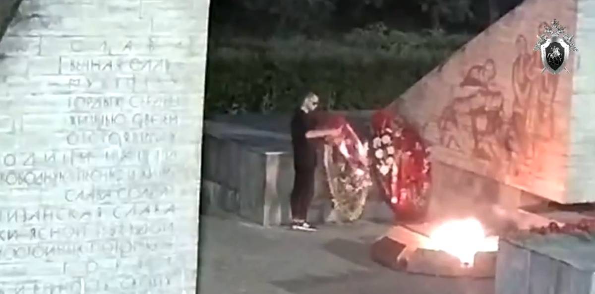 Андрей Никитин назвал сожжение венков на мемориале в Старой Руссе предательским поступком