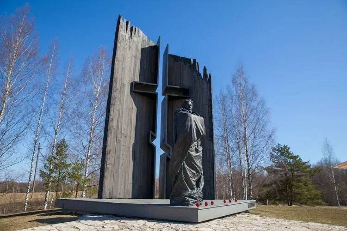 Мемориал в Жестяной Горке – первый в России памятник, посвящённый мирным жителям, погибшим в годы Великой Отечественной войны.