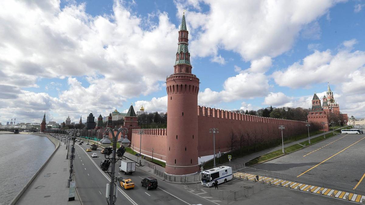 Подписанные президентом законы ранее были приняты Госдумой.