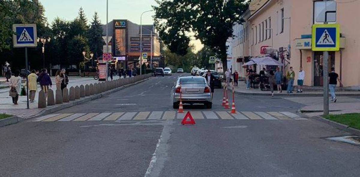 Мальчик с черепно-мозговой травмой и сотрясением головного мозга был доставлен в больницу.